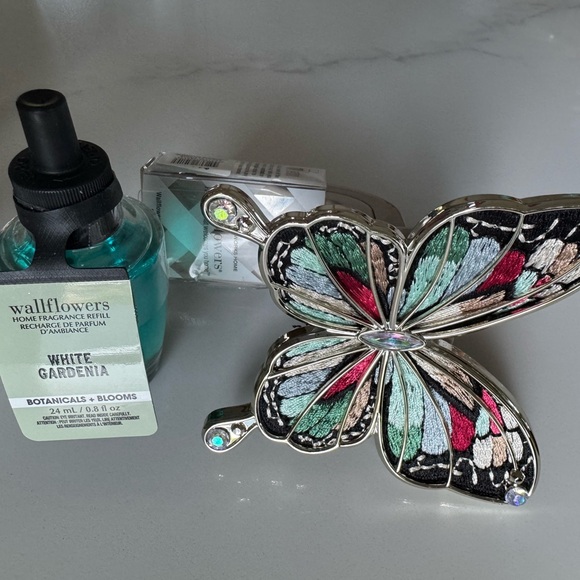 Colorful Butterfly Wallflowers Plug-In with White Gardenia Scent - Picture 3 of 3